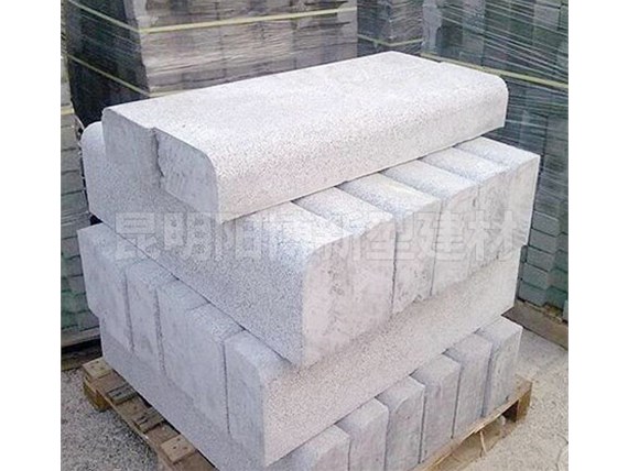 云南混凝土路沿石在冬季施工需要注意什么？